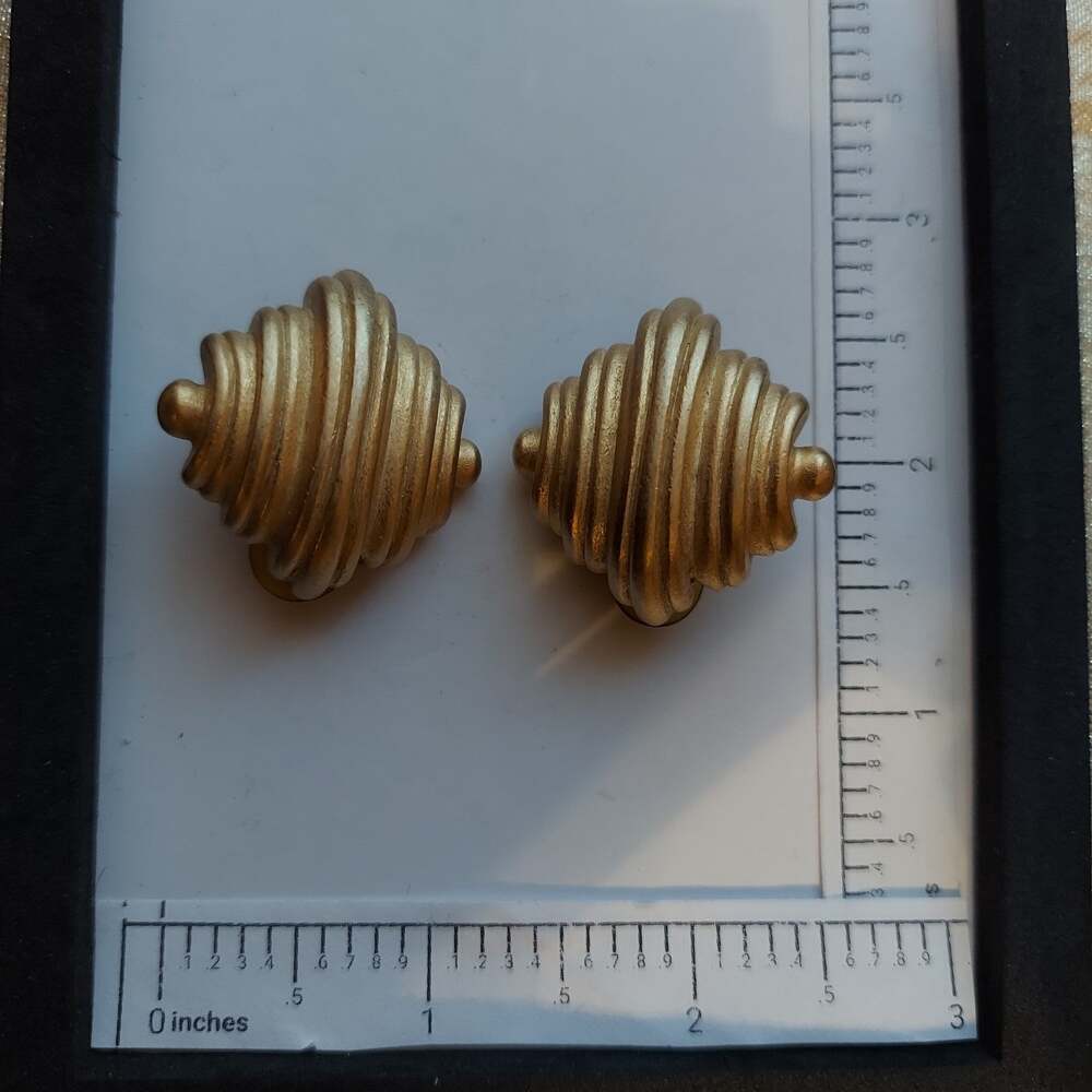 Erwin Pearl Brushed Gold Tone Ridged Clip On Earrings